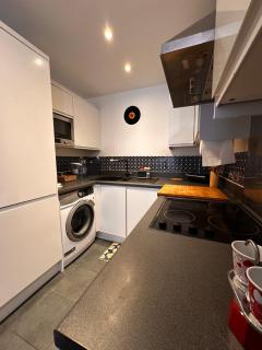 Modern 1-Bed Retreat, Close to Central London - 6