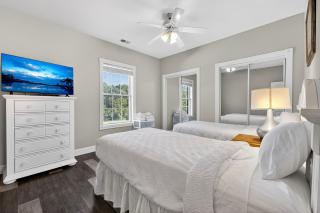 Magnolia Pointe Luster Leaf 4825-301 - 1