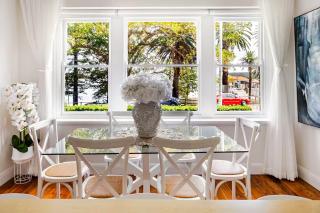 3 Bed Beachfront Apartment Steps to Ferry & Beach - 8