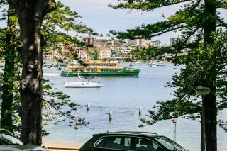 3 Bed Beachfront Apartment Steps to Ferry & Beach - 9