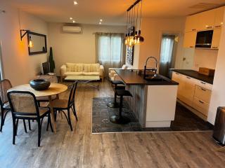 Californian Villa Pool - 9