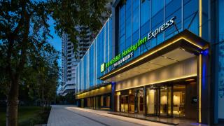 Holiday Inn Express Shenzhen Sports Center by IHG - 1