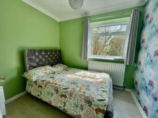 Family-Game room-Sleeps 10-Parking-Pets-Bbq - 5