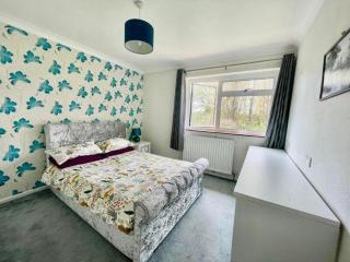 Family-Game room-Sleeps 10-Parking-Pets-Bbq - 3