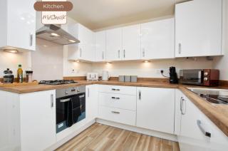 Three BR House By MyStayUK Short Lets & Serviced Accommodation Coventry With Free Parking & Free Wifi - 7