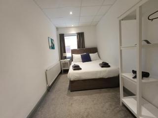 Open Mind Property -2BR Flat Commercial Road - 5