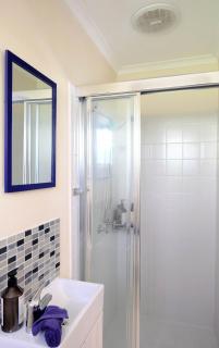 Relaxing & Private City Retreat - Garage - Sleeps 6 - 1