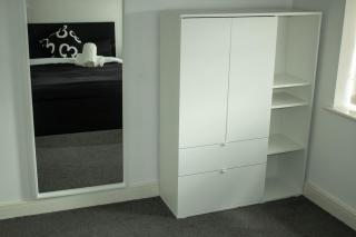 Massive 2BR Long Stays, Free Parking & PS5 - 1