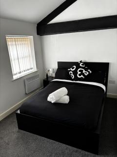 Massive 2BR Long Stays, Free Parking & PS5 - 2