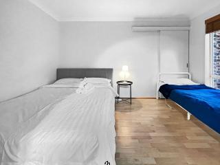 MetaWise Cozy Family Room4 in Shared Home Free Parking - 7