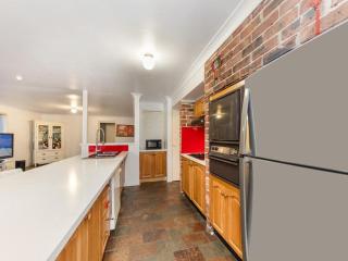 MetaWise Cozy Family Room4 in Shared Home Free Parking - 4