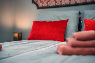 White House Apartman Miskolc, Red Room - 6