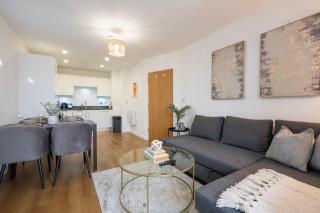 Modern 1BR Apt - Sleeps 4 - Parking - Balcony - 7