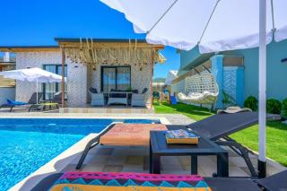 OZBİ 2-Villa with Ootdoor Heated Pool for 4 People in Fethiye - 4