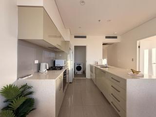 KozyGuru | China Town | Stylish City-View Retreat - 7