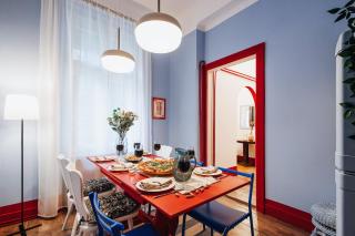 Retro Retreat with Air Hockey Old Town Heart - 8