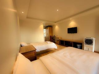 Tharlam Guest House - 1