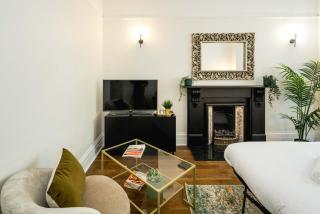 Elegant Studio with Victorian Charm - 5