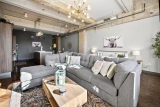 The Magnolia - Farmhouse Loft - Sleeps 10 - Valet - 0