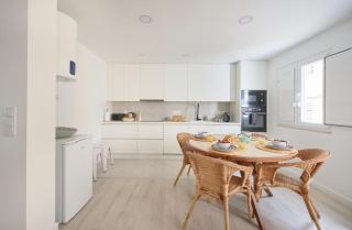 Central & Sunny Apt 10m to Beach, By TimeCooler - 0