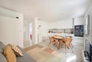 Central & Sunny Apt 10m to Beach, By TimeCooler - 3