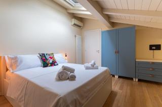 BolognaCentro 9 People Loft Private Lift and Terrace - 1