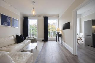 Elegant Period Town Centre Apartment with Parking - 2