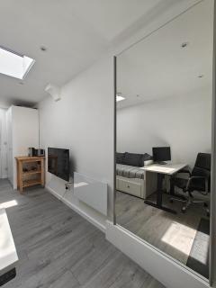 Skylit Studio Retreat - 9