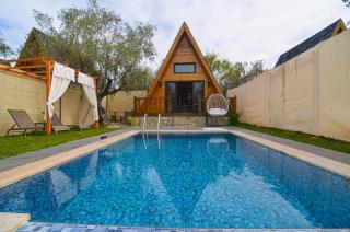 Modern Bungalow with private pool, Breakfast & Dinner Included - 0