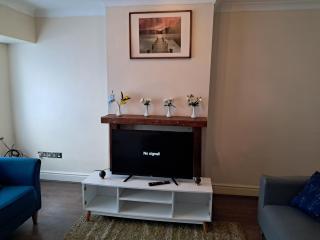 Cosy 2 Bedroom Luxury House - 9