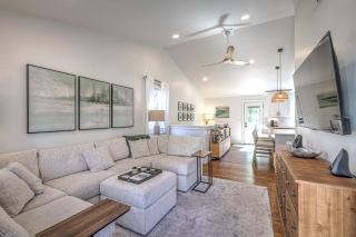 Dream Sylvan Park 4 bed 3 bath, Lush outdoor area - 0