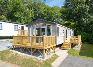 Noble Court Holiday Park - 6