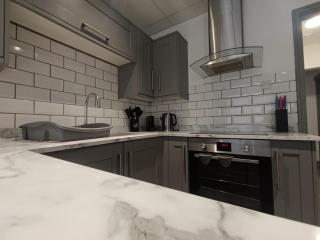 Open Mind Property - Spacious 2BR Flat City Views - 6