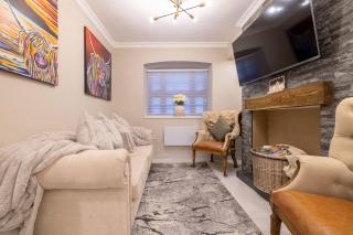 The Secret Garden, Donaghadee - The Hideaway - Stylish 5-Beds and Elegant 3-Bedrooms - Guests 7 - 7