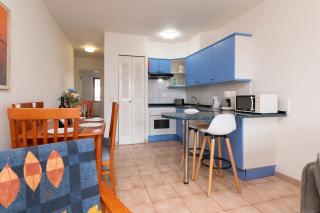 Cosy 1 Bedroom Apartment Communal Heated Pool - 4