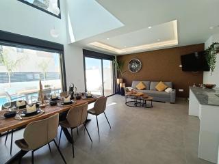 R-40-2 Luxurious - 7