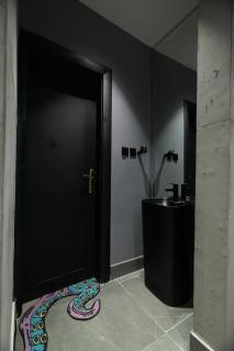 The Concrete Apartment with self check in & banyo - 3