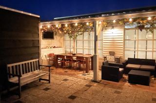 Multi-bedroom Stay, 9 Rooms Near Beach - 3