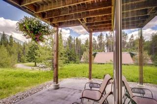 Sunny Mountain Cabin for a Group Getaway in West Glacier, Montana - 7