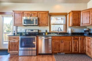 Sunny Mountain Cabin for a Group Getaway in West Glacier, Montana - 2