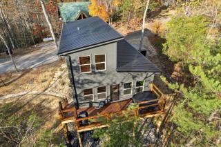 Green & Black Bear Cabins By Beyond Expectations - 1