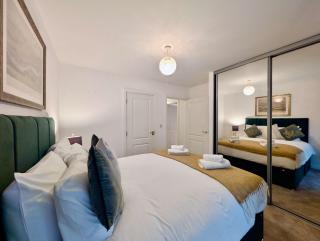 Modern 2-Bed Ground-Floor Flat with Private Terrace - 4
