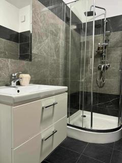 Q Luxury Apartment - 9