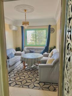 Modern Apt 10min Airport Balcony & Wi-Fi - 0