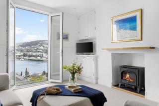 Elegant Dartmouth Escape With Stunning Sea Views - 9