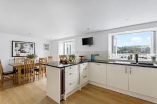 Elegant Dartmouth Escape with stunning sea views - 8