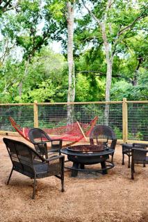 Waterfront Glamping: Safari Tent Retreat for Water Lovers in Cibolo, TX - 4