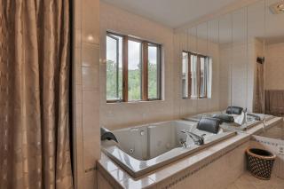 The Pine River Pond Premier Lakehouse 4BR High-End Retreat - 4