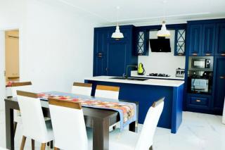 Family- Pool- Bbq- Sleeps 8- Parking- w Air Con - 6