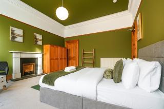 Grand Old Town Home, City View, Cinema, Sleeps 10 - 9